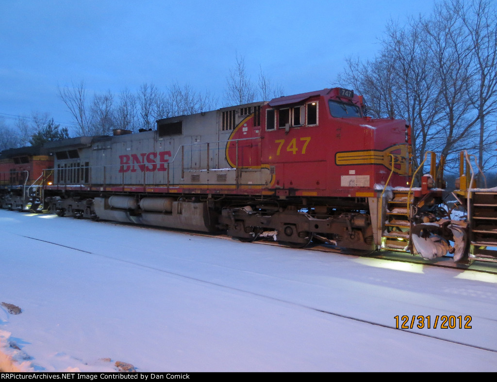 BNSF Warbonnet #747